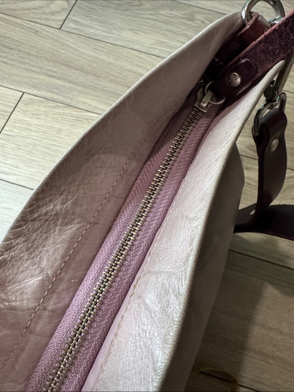 M0851 Casual Leather Bag with Adjustable Burgundy Strap - Picture 12 of 16